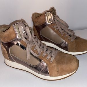 Brown suede high shoes🤎